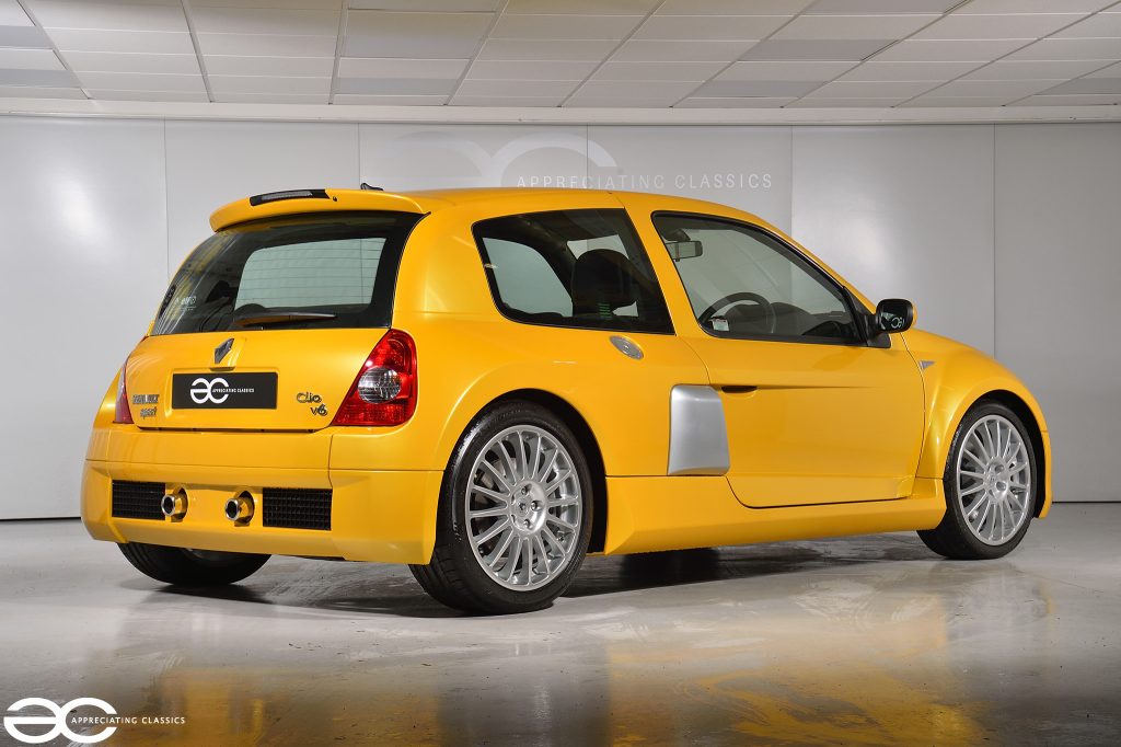 Photo 6 - Renault Clio V6 Phase 2 2005 jaune Sirius RHD - Renault Clio V6 phase 2 (2005). Le
