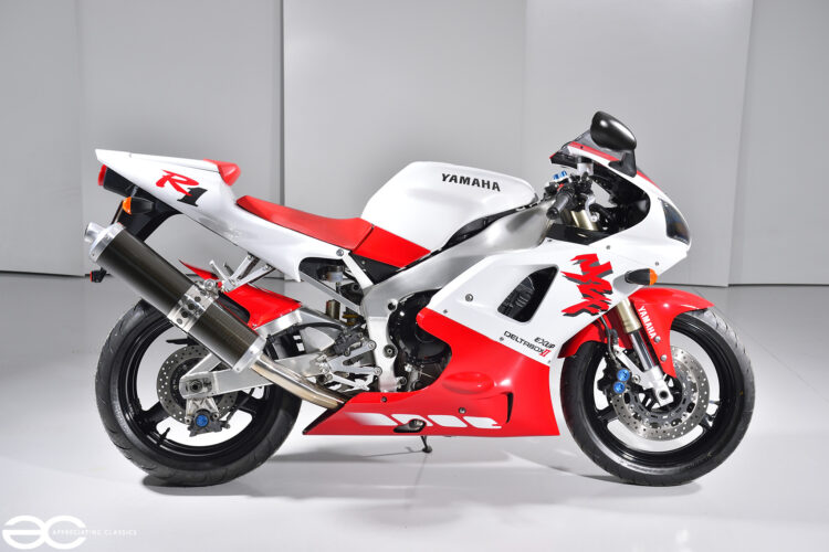 Full Fairing Kit For Yamaha YZF-R1 1998-1999 - ABS Plastic Bodywork Set In Red/White (Injection Molding)