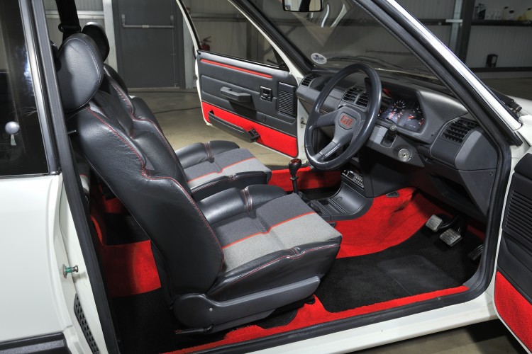 Пежо 205 gti салон
